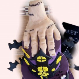 2 Katlı Wednesday Figürlü Pasta